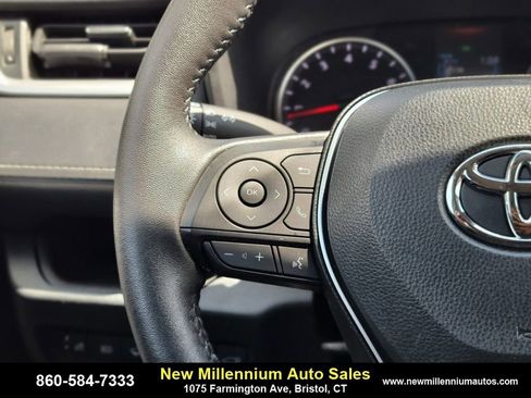 Used 2022 Toyota RAV4 XLE w/ Convenience Package image 25