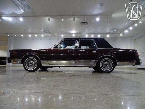 Used 1988 Lincoln Town Car image 7