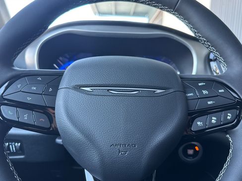 New 2027 Chrysler Pacifica Limited FWD image 20
