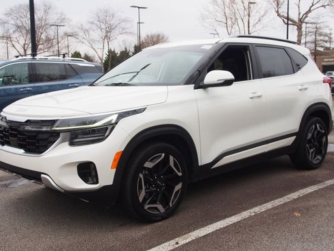 Used 2025 Kia Seltos SX w/ SX Sunroof Package image 3