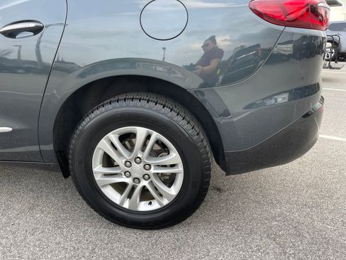 Used 2020 Buick Enclave Essence image 9