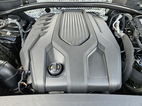 Certified 2026 Porsche Macan AWD/4WD image 30