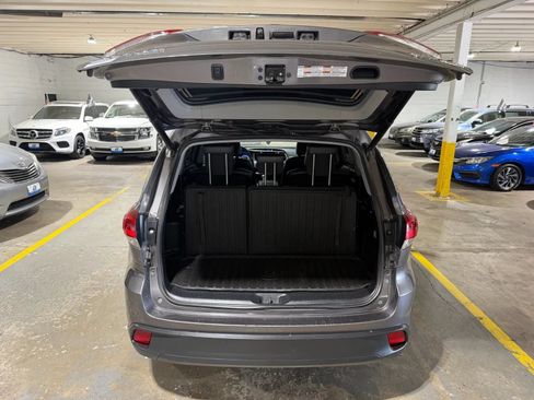 Used 2018 Toyota Highlander XLE AWD/4WD image 7