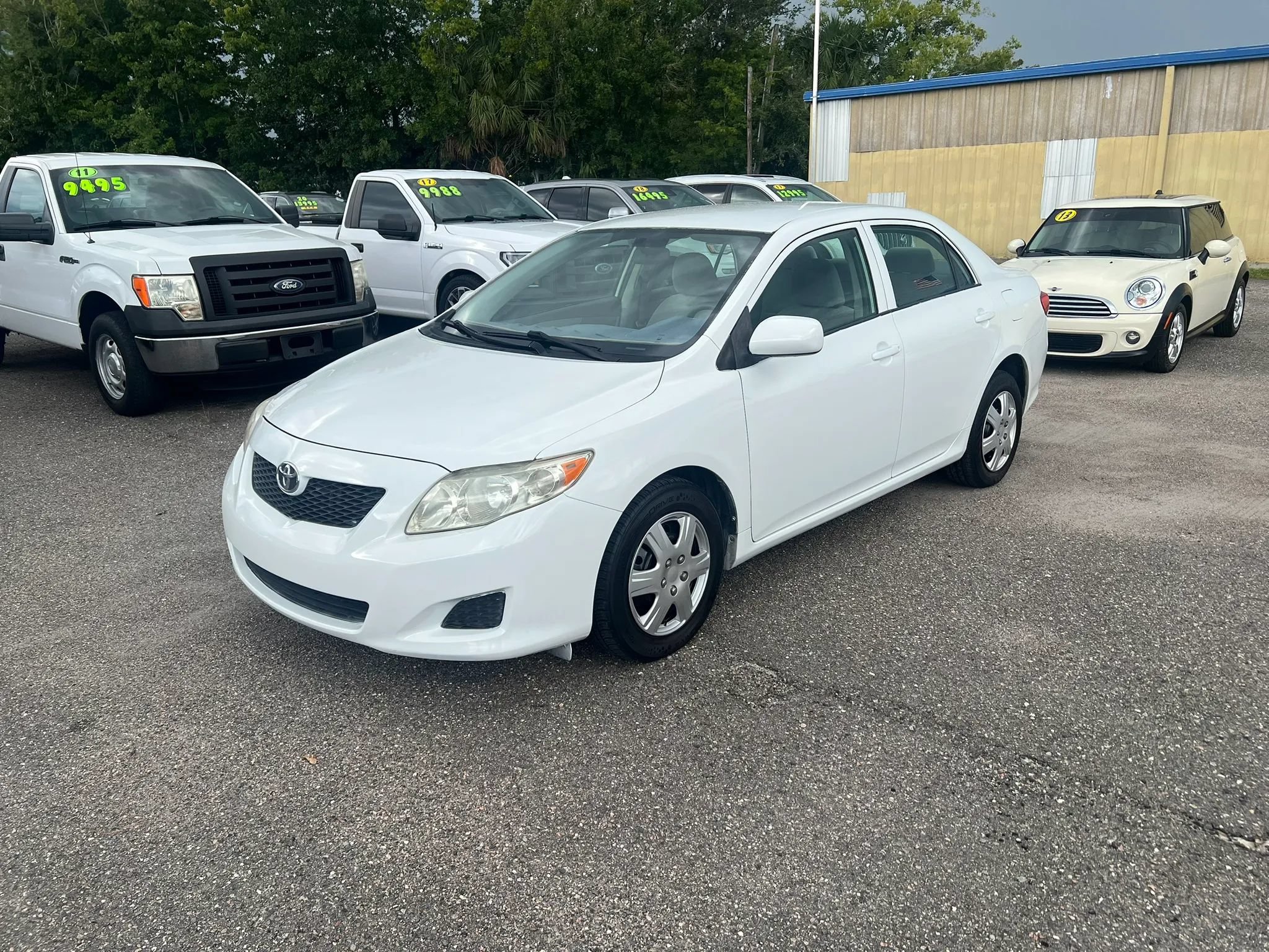Used 2009 Toyota Corolla FWD image 2