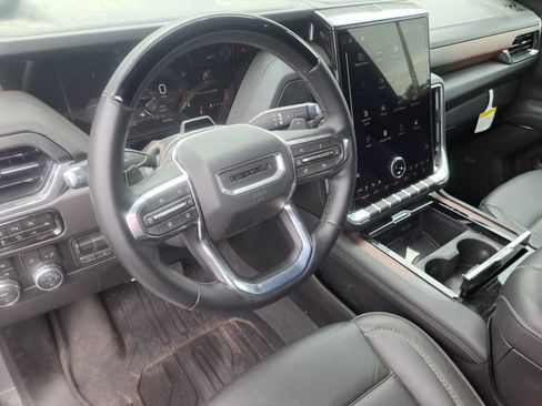 Used 2026 GMC Yukon Denali w/ Denali Reserve Package AWD/4WD image 9