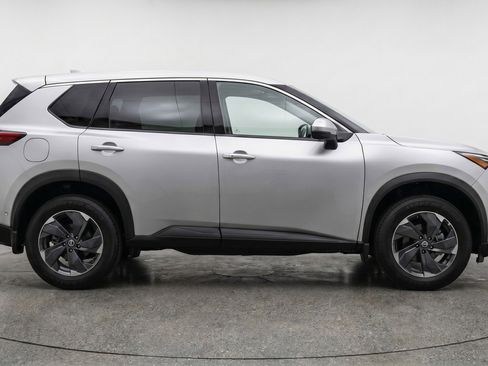 Used 2025 Nissan Rogue SV FWD image 11