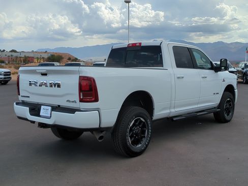 Used 2025 RAM 2500 Laramie AWD/4WD image 3