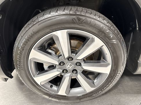 Used 2025 Honda Pilot Touring image 2