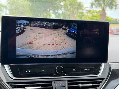 Certified 2025 Nissan Altima 2.5 SR w/ SR Premium Package FWD image 17