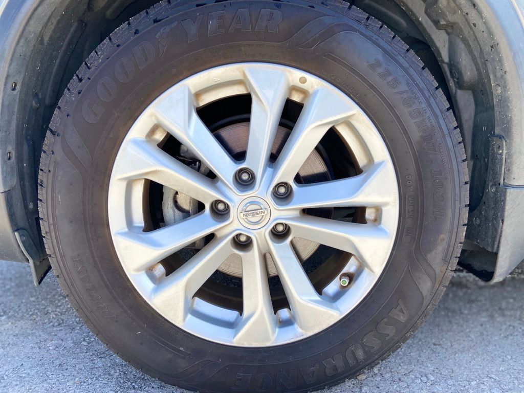 Used 2016 Nissan Rogue SV FWD image 9