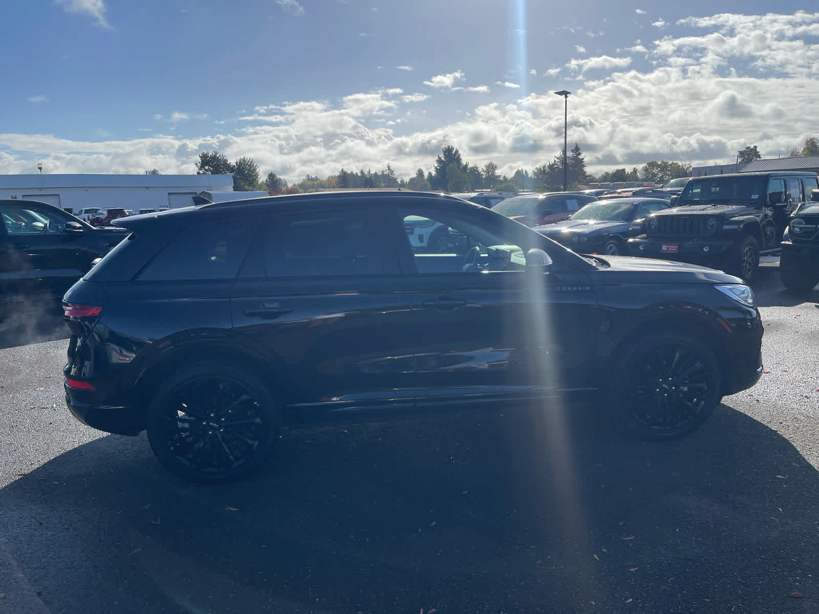 Used 2025 Lincoln Corsair Reserve w/ Equipment Group 202A AWD/4WD image 12