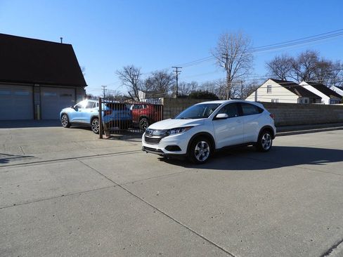 Used 2020 Honda HR-V LX image 6