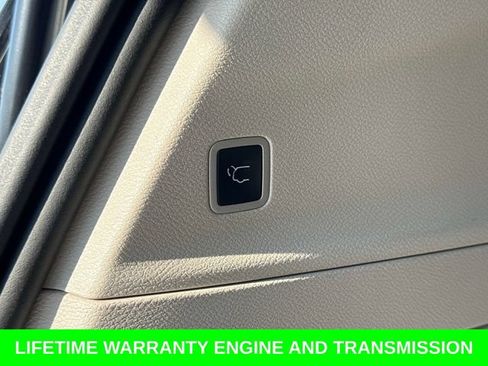 Used 2024 Chrysler Pacifica Touring-L FWD image 13