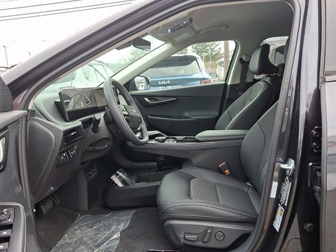 New 2025 Kia EV6 Light w/ Light LR Technology Package image 9
