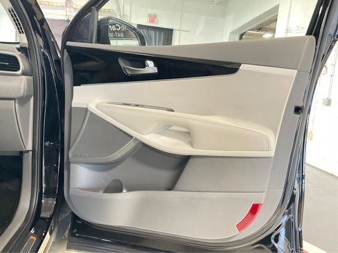 Used 2020 Kia Sorento SX image 27