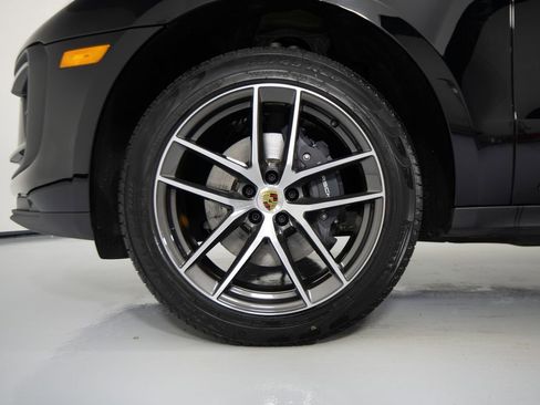 Certified 2026 Porsche Macan AWD/4WD image 14