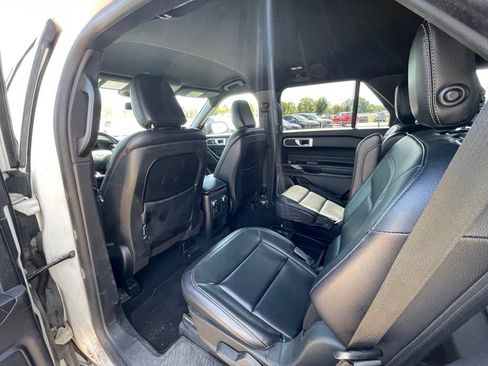Used 2020 Ford Explorer XLT w/ Equipment Group 202A AWD/4WD image 21
