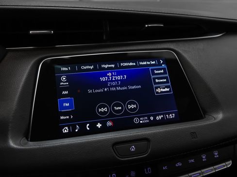 Used 2021 Cadillac XT4 Premium Luxury w/ Cold Weather Package AWD/4WD image 37