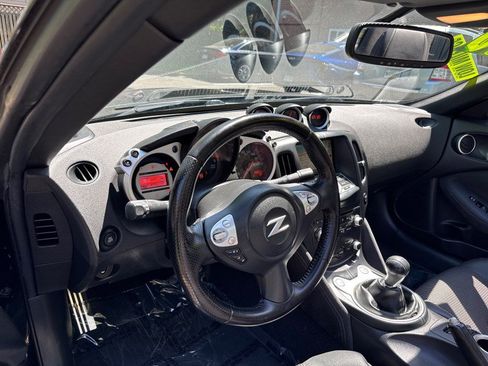 Used 2010 Nissan 370Z Touring w/ Sport Pkg RWD image 17