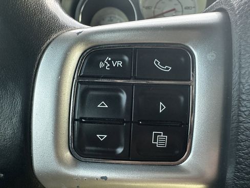 Used 2012 Dodge Challenger SXT image 19