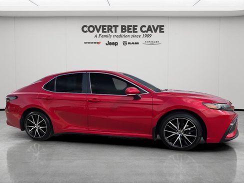 Used 2024 Toyota Camry SE image 12