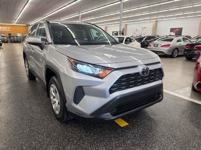 Used 2019 Toyota RAV4 LE w/ Carpet Mat Package FWD image 4