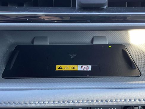 Used 2023 Toyota Highlander XLE image 19