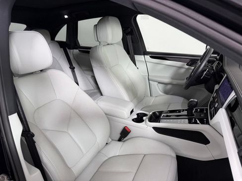 Certified 2025 Porsche Macan w/ Premium Package Plus AWD/4WD image 16
