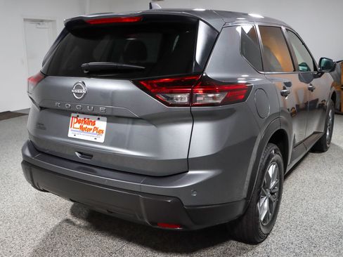 Used 2024 Nissan Rogue S FWD image 7