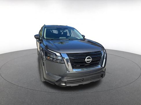 Used 2025 Nissan Pathfinder SV AWD/4WD image 2