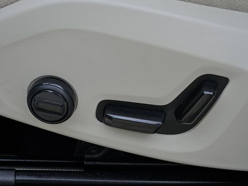 Certified 2024 Volvo XC60 B5 Core w/ Climate Package image 26