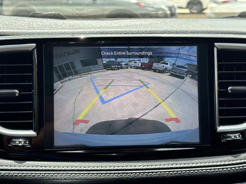 Used 2026 Chrysler Pacifica Limited FWD image 26