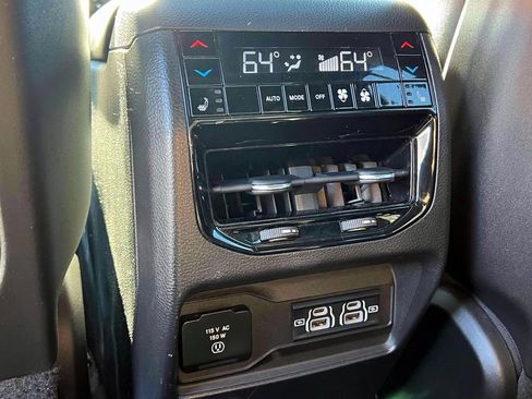 Used 2022 Jeep Grand Cherokee Overland w/ Luxury Tech Group IV image 14