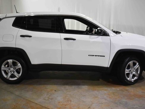 Used 2024 Jeep Compass Sport image 10