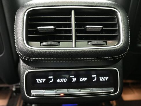 Used 2023 Mercedes-Benz GLS 450 4MATIC image 21