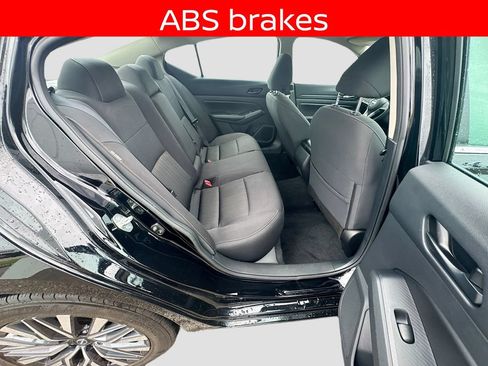Used 2025 Nissan Altima 2.5 SV FWD image 24
