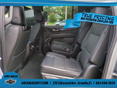 Used 2023 GMC Yukon XL Denali AWD/4WD image 14