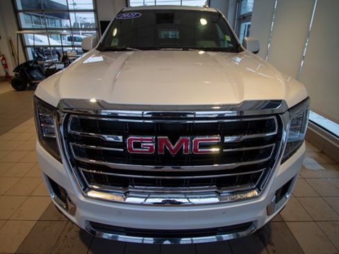 Used 2021 GMC Yukon SLT w/ SLT Luxury Plus Package image 3