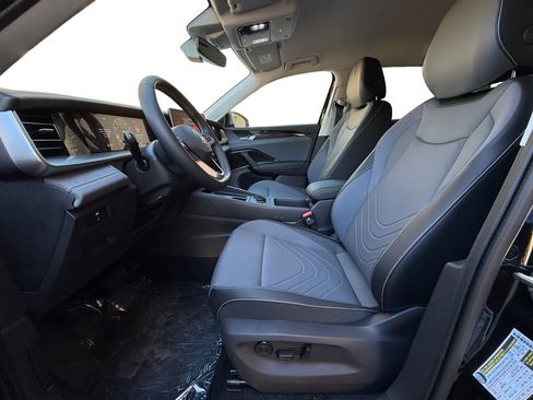 New 2025 Volkswagen Tiguan SE image 9