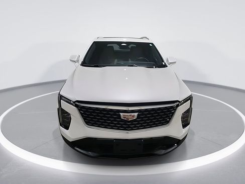 Used 2024 Cadillac XT4 Premium Luxury image 3