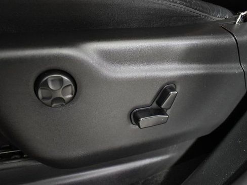 Used 2019 Jeep Grand Cherokee Limited image 12