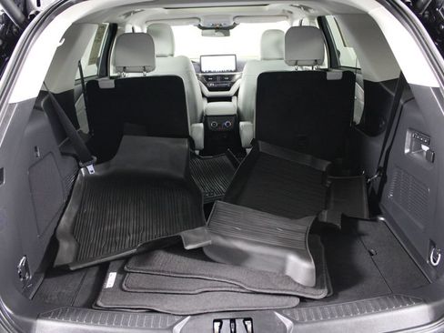 Used 2025 Ford Explorer Platinum w/ Ultimate Package AWD/4WD image 16