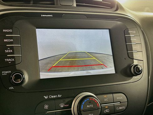 Used 2018 Kia Soul + FWD image 22