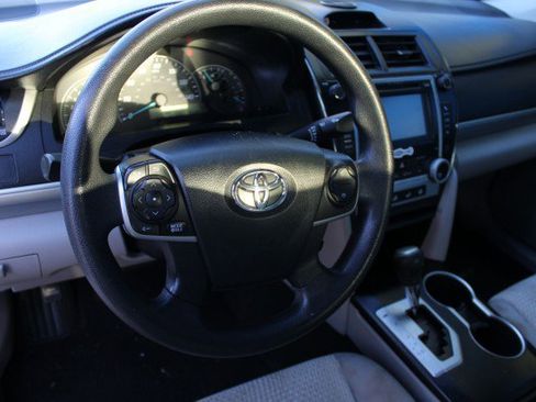 Used 2013 Toyota Camry L image 10