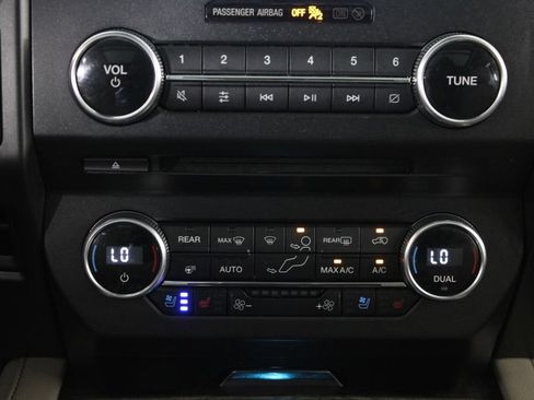 Used 2018 Ford Expedition Limited w/ Equipment Group 301A AWD/4WD image 22