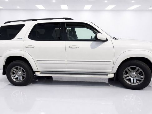 Used 2007 Toyota Sequoia SR5 image 2