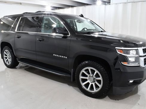 Used 2017 Chevrolet Suburban LT image 5