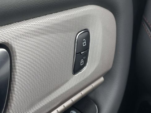 Used 2025 Ford Explorer Active image 27