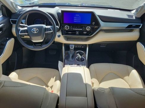 Used 2023 Toyota Highlander Platinum FWD image 21