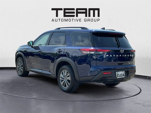 Used 2024 Nissan Pathfinder SV image 5